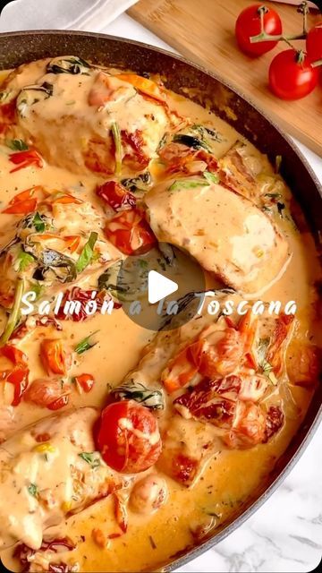 Salmon En Salsa, Brazilian Dishes, Italian Spices, Salmon Dinner, Salmon Dishes, Fish Dishes, Keto Recipes Easy, Delicious Healthy Recipes, Salmon Recipes