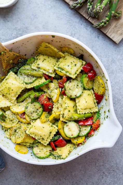 Packed with flavorful basil pesto and smoky grilled summer vegetables, this ravioli is a quick summer meal that's perfect for using up an abundance of summer vegetables! Vegetable Filled Meals, Basil Pesto Dinner Recipes, Summer Ravioli, Vegetable Dinner Recipes Meatless Monday, Pasta Recipes With Basil Leaves, Veggie Ravioli, Basil Pesto Gnocchi Recipes, Chicken Ravioli With Basil Pesto And Veggies, Ravioli Pesto