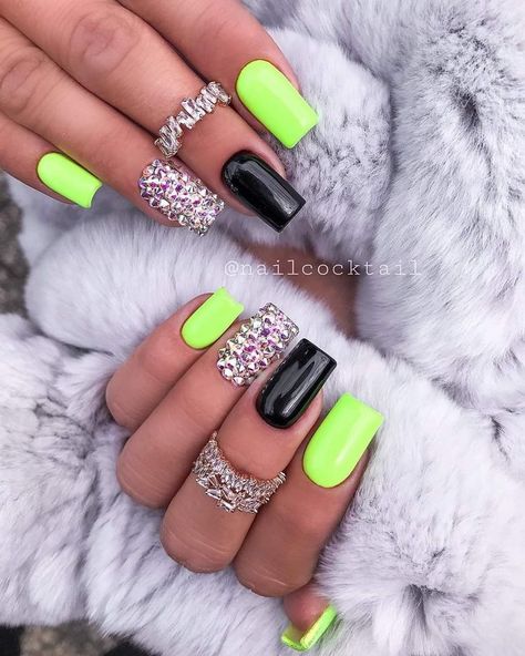 Occasion Nails, Summer Nails 2023, Neon Acrylic Nails, Neon Green Nails, Pedicure Manicure, Cute Gel Nails, Design Nails, Designs Nail, Nails 2023