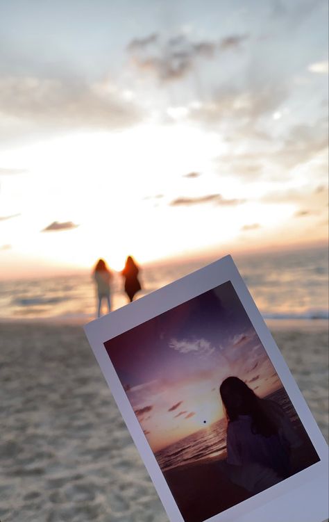 Summer Polaroid, Polaroid Photography, Instax Photos, Charleston Travel, Photo Recreation, Polaroid Pictures, Polaroid Photos, Sunrise Beach, Friend Poses