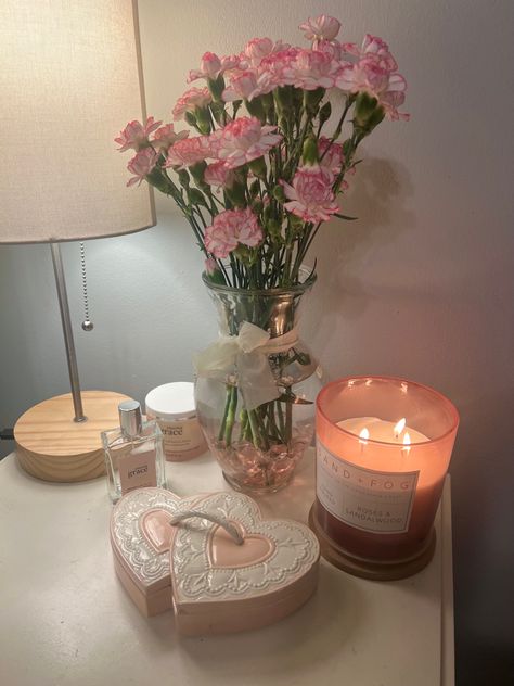 Room aesthetic, soft aesthetic, nightstand inspo, candles, flowers, jewelry box Pink Bedside Table Decor, Flowers On Nightstand Aesthetic, Vase Nightstand, Candles On Nightstand, Roses On Nightstand, Nightstand Flowers, Flowers On Nightstand, Nightstand Inspo Aesthetic, Cute Nightstand Decor