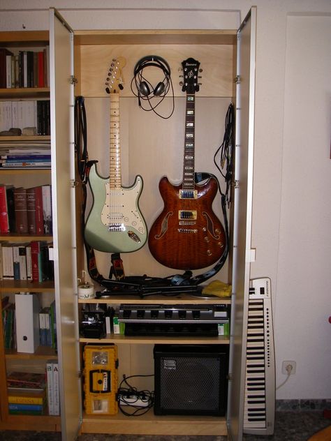 Music Furniture, Home Studio Desk, Music Room Design, Guitar Studio, Guitar Storage, Closet Studio, Guitar Display, Home Studio Ideas, Home Music Rooms