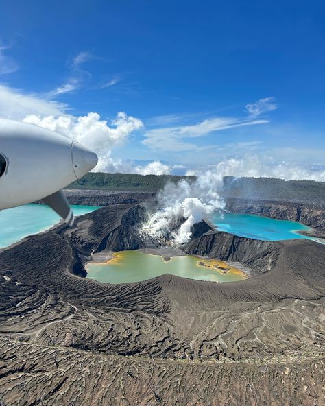 Manaro Voui volcano, Ambae island, Vanuatu 🇻🇺 Melanesia, Pacific Islands Malibu Miley Cyrus, Maps Maroon 5, Summer Calvin, Summer Paradise, Pacific Islands, Lets Do It, Vanuatu, Archipelago, Volcano