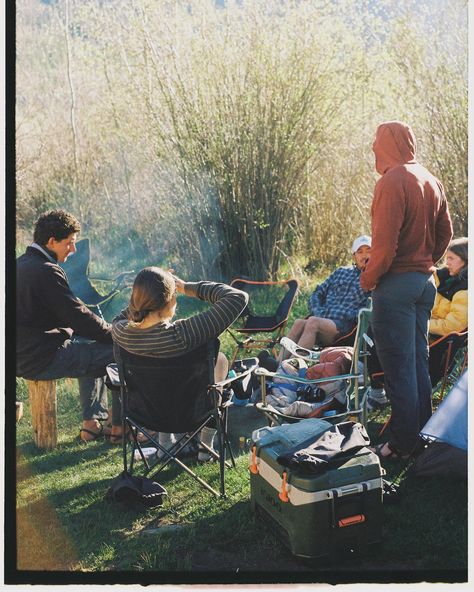 a few of my favorite humans sitting around a campfire on a summer evening :’) #35mm #shotonfilm Friends Time Aesthetic, Group Camping Aesthetic, Friends Camping Aesthetic, Camping Aesthetic Friends, Sitting Around A Campfire, Campfire With Friends, Camping With Friends, Camp Aesthetic, Family Glamping