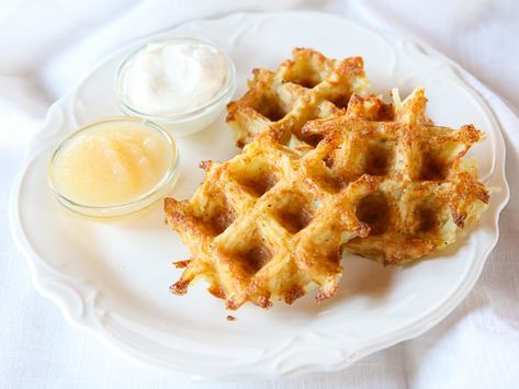 Latke Waffles - Make potato pancakes in a waffle iron! Hot crispy hash brown waffles for breakfast or brunch. | ToriAvey.com #latke #waffle #willitwaffle #breakfast #brunch #brinner #friedfood #vegetarian #hanukkahfood #chanukah #hashbrown #potatopancakes #kosher #hanukkahrecipe #hanukah Latke Bar, Savory Potatoes, Hash Brown Waffles, Potato Waffle Recipe, Hannukah Recipes, Hebrew Holidays, Hashbrown Waffles, Waffles For Breakfast, Waffle Iron Recipes