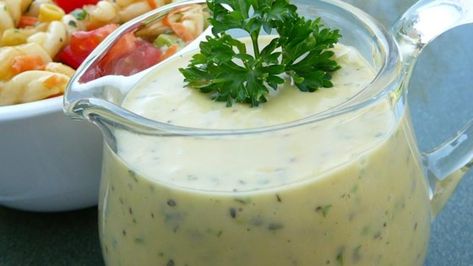 A quartet of fresh herbs -- basil, oregano, thyme, and parsley -- bring the flavors of summer freshness to this creamy dressing for pasta salad. Dill Salad Dressing Recipe, House Dressing Recipe, Pickle Juice Recipe, Leftover Pickle Juice, Pasta Salad Dressing Recipe, Greek Salad Dressing, Creamy Salad Dressing, Pasta Salad Dressing, Herb Salad