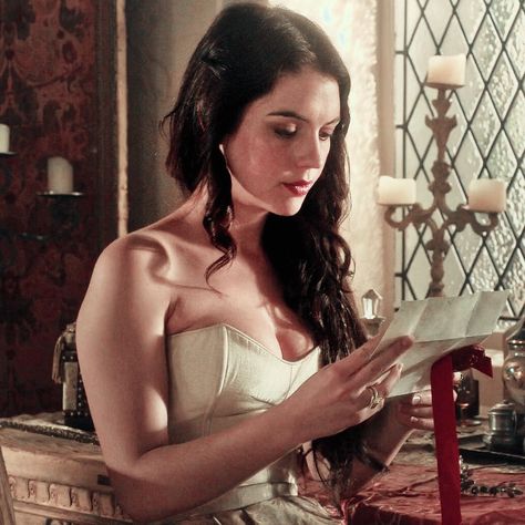 Adelaide Kane Dress, Ottoman Aesthetic, Reign Cast, Dark Royalty, Cora Hale, Reign Mary, Reign Dresses, Fairy Garden Designs, Mary Stuart