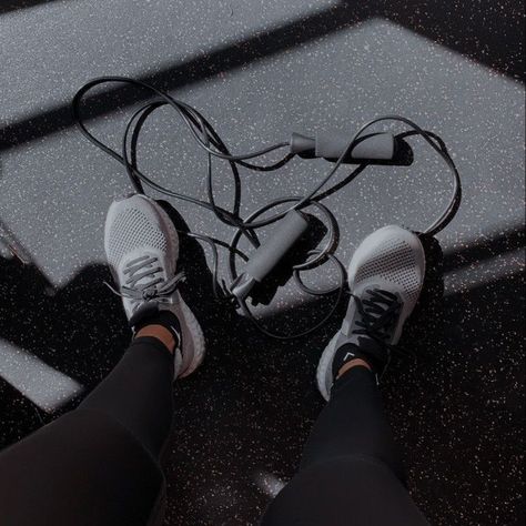 Working Out Playlist Cover, Spotify Playlist Covers Aesthetic Gym, Sports Asethic, Workout Astetics, Workout Cover Photo Aesthetic, Workout Playlist Cover Photo, Spotify Playlist Covers Running, Black And White Workout Aesthetic, Workout Spotify Cover