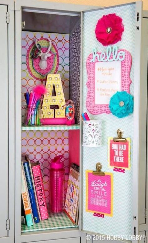 10 Cute Locker Decorations Ideas You Need To Steal - Society19 Girls Locker Ideas, Birthday Locker Decorations, Borax Recipes, Invisalign Hacks, Cute Locker Decorations, Locker Organization Diy, Cute Locker Ideas, School Organization For Teens, Locker Decorations Diy