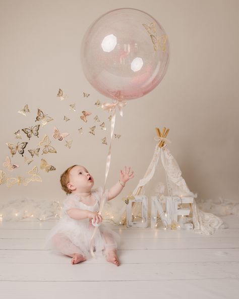 1 Year Butterfly Birthday, Butterfly Baby Photoshoot, Butterfly First Birthday Photoshoot, Baby Fairy Photoshoot, Butterfly Cake Smash, Butterfly Smash Cake, Baby Photoshoot Ideas 1 Year, Butterfly First Birthday, Fairy First Birthday Photo Shoot