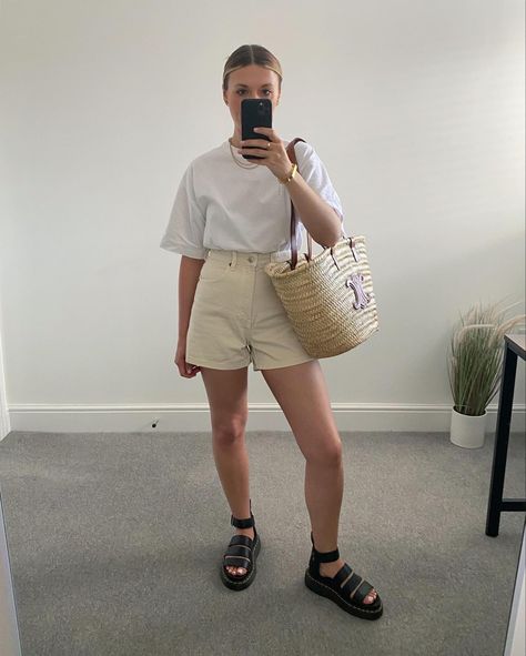 Ecru Shorts Outfit, Celine Basket Bag, Dr Martens Sandals Outfit, Dr Marten Sandals Outfit, White Denim Shorts Outfit, Martens Sandals, Ecru Denim, Dr Martens Sandals, Denim Shorts Outfit