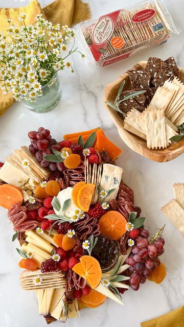 Raincoast Crisps, Party Platter, Party Platters, Snack Box, Event Food, Charcuterie Board, How To Build, Crackers, Cheese Board