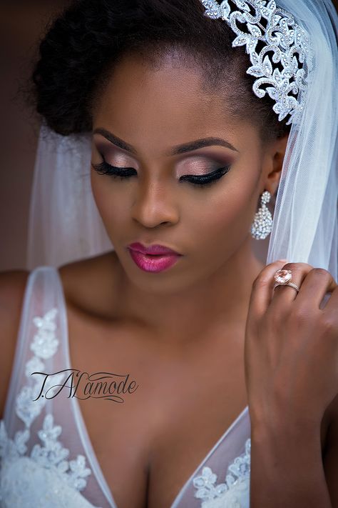 Bridal Lipstick, Black Bridal Makeup, Maquillage Yeux Cut Crease, Natural Hair Bride, Wedding Day Makeup, Afrikaanse Mode, Braut Make-up, Natural Wedding Makeup, Black Bride