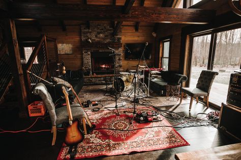 Persian Rug Music Studio, Cabin Music Studio, Rustic Music Studio, Cabin Recording Studio, Vintage Music Studio, Seaweed Crackers, Music Studio Room Aesthetic, Recording Desk, Recording Studio Aesthetic