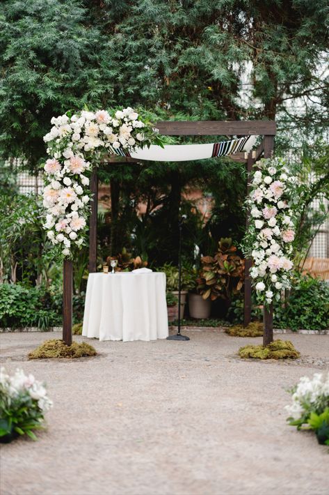 Chuppah Florals, Chuppah Inspiration, Simple Chuppah, Modern Chuppah, Greenhouse Wedding Ceremony, White Chuppah, Chuppah Wedding, Chuppah Ideas, Chuppah Flowers