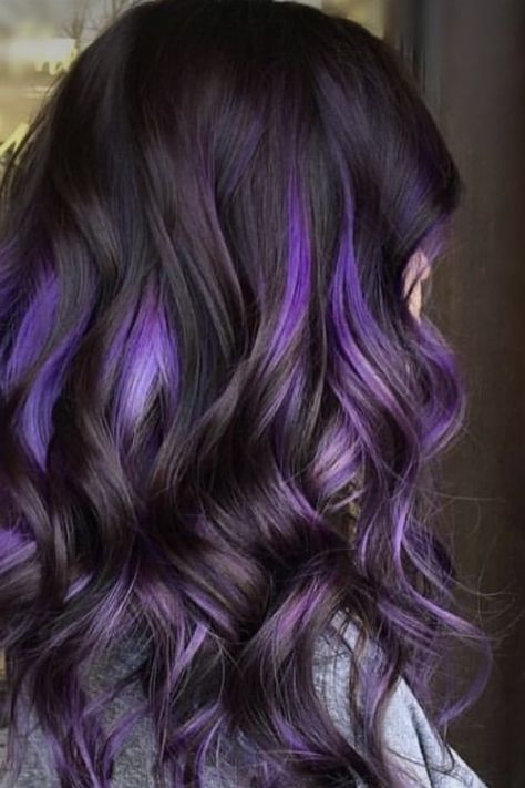 Purple And Black Hair, Purple Highlights Brown Hair, Purple Brown Hair, Purple Hair Highlights, Purple Highlights, Lilac Hair, Dark Hair With Highlights, Lavender Hair, Hair Color Purple