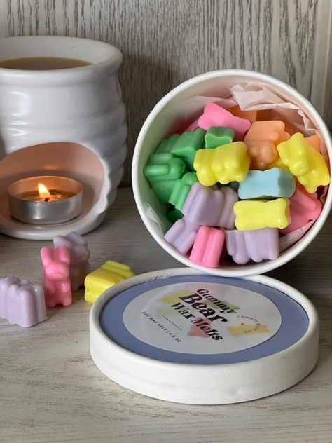 6 different colored gummy bear wax melts scented to smell like the real thing Wax Melt Food, Wax Melt Storage Ideas, Wax Melt Ideas, Wax Melts Packaging, Wax Melts Recipes, Diy Wax Melts, Diy Candles Scented, Candle Projects, Diy Wax