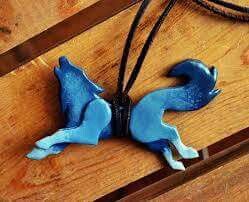 Wolf Necklace, Wolf Jewelry, Howling Wolf, Animal Masks, Dessin Adorable, Wolf Art, Clay Charms, Diy Clay, Dremel