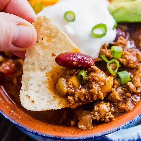 Easy Instant Pot Chili will knock your socks off. Ready in around 30 minutes and full of mouthwatering flavor! Easy Instant Pot Chili, Easy Recipes For Dinner, Instant Pot Chili, Quick Meals To Make, Dinner Recipes With Ground Beef, Beef Recipes For Dinner Easy, Ground Beef Chili, Beef Chili Recipe, Recipes For Dinner Easy