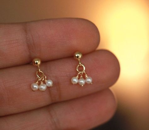 Dangling Pearl Earrings, Silver Ear Cuffs, Small Earrings Gold, قلادات متدلية, Pearl Earrings Designs, Diamond Ear Cuff, Gold Earrings Models, Cuff Earring, Earrings Hypoallergenic