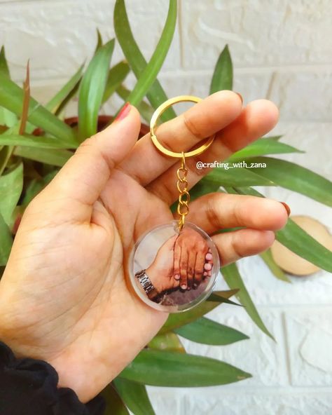 Customised Photo Resin keychain❤️✨ DM for orders @crafting_with_zana #resincrafting#resinmolds#resinkeychains#keychaincustom#resinartwork#resinphotokeychain#customization#ordernow#trendingsong#trendingaudio#newpost#malayaleemodel#malappuram#karnataka#tamiltrending#keychainsforsale Simple Resin Art Ideas, Resin Photo Keychain, Resin Art Keychain, Photo Resin, Diy Resin Gifts, Resin Gifts, Insta Dp, Fashion Dream Job, Henna Tattoo Designs Simple