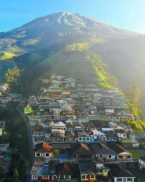 Butuh Village, Magelang, Central Java.   📷 R. Wildan Indrawan Butchart Gardens, Central Java, Asia Travel Guide, Southeast Asia Travel, Asia Travel, Travel Itinerary, Mount Rainier, Southeast Asia, Java