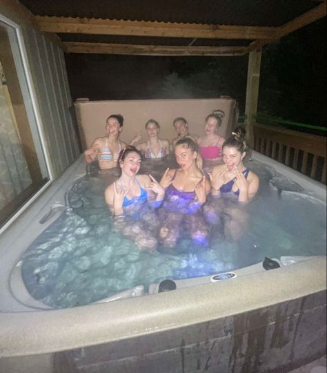 Hot Tub Birthday Party Ideas, Hot Tub Birthday Party, Spa With Friends Aesthetic, Hot Tub Party, 16th Birthday Hotel Sleepover Ideas, Jacuzzi With Friends, Hot Tub Friends Pictures, Hot Tub Friends Aesthetic, Sleepover Activities