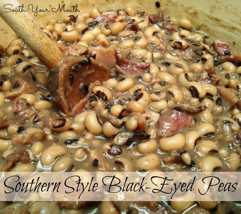 South Your Mouth: Southern Style Black-Eyed Peas Blackeyed Pea Recipes, Blackeyed Peas, Black Eyed Peas Recipe, Lucky Food, Comfort Food Southern, Pea Recipes, Christmas Food Dinner, Southern Cooking, New Year's Day