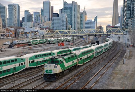 Go Transit, Canadian National Railway, Old Steam Train, Old Toronto, Commuter Train, Train Stations, Railroad Photos, Rail Car, Train Photography