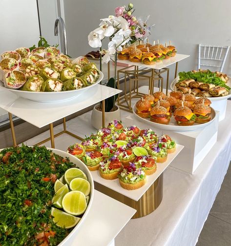 33 Creative Baby Shower Food Table Ideas To Consider Food Table Ideas, Breakfast Platters, Baby Shower Food Table, Afghani Food, Catering Platters, Elegant Instagram, Intimate Engagement, Party Food Dessert, Party Food Buffet