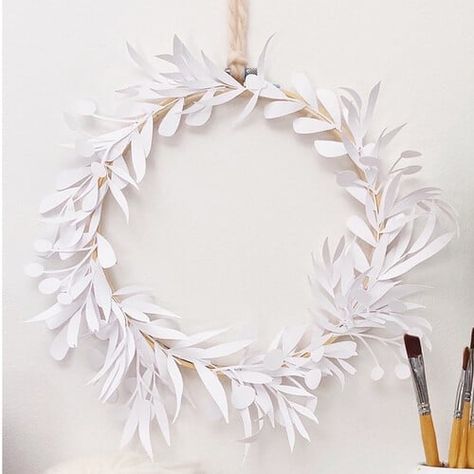 Papercraft Projects | Hobbycraft Beautiful Scrapbook Layouts, Paper Wreath, Christmas Crafts To Make, Cricut Explore Air 2, Craft Day, Xmas Wreaths, Cricut Explore Air, Cricut Machine, Paper Artist