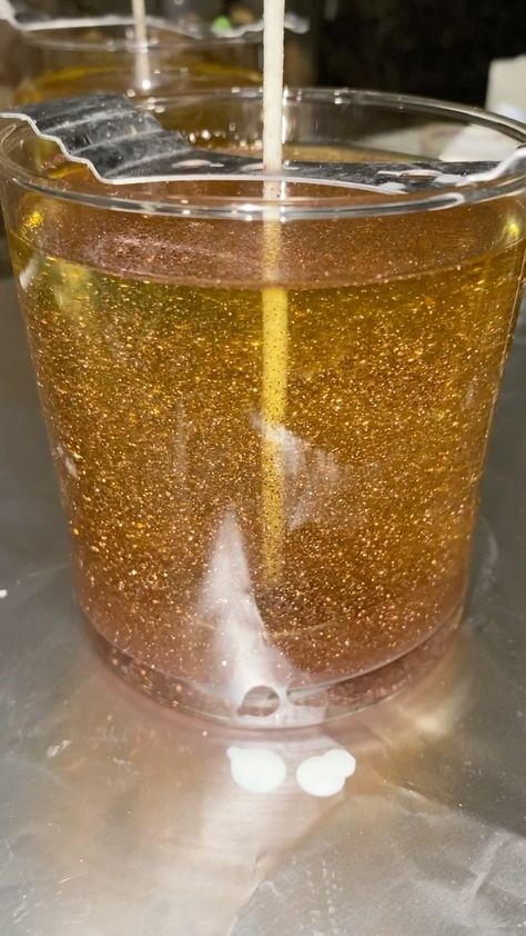 How To Make Glitter Candles, Sparkle Candles, Champagne Candles, Glitter Candle, Candles Ideas, How To Make Glitter, Glitter Champagne, Glitter Candles, Gold Candles