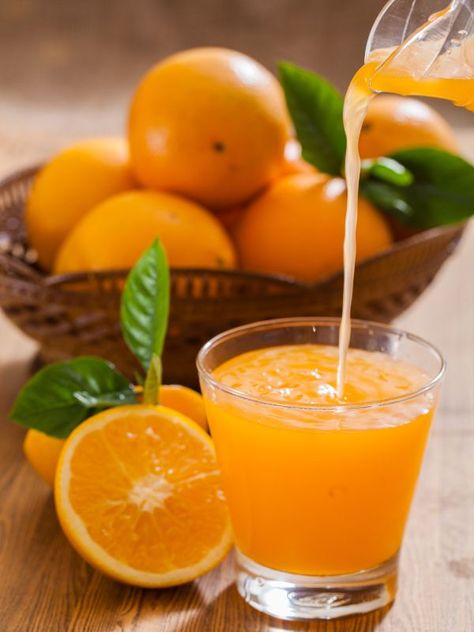 Orange Alcoholic Drinks, Juices For Glowing Skin, Making Orange Juice, Spanish Cocktail, Spanish Drinks, Spanish Cocktails, Papaya Juice, Spinach Juice, Freshly Squeezed Orange Juice