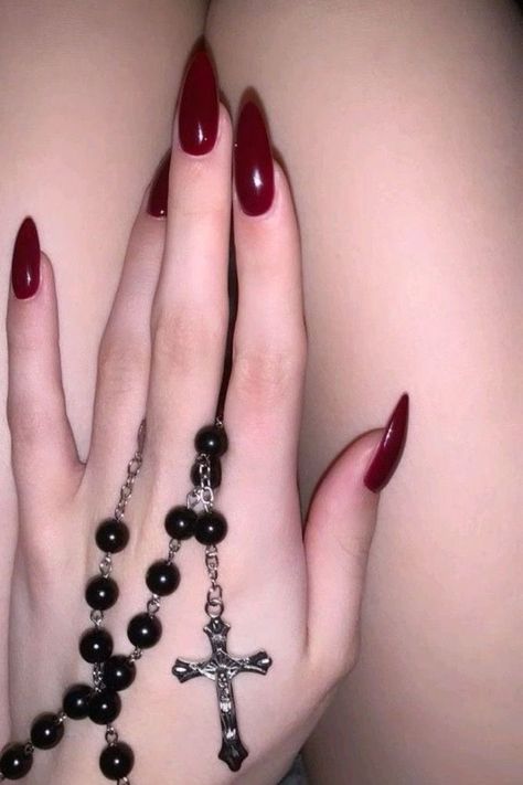 Emo Coquette Nails, Vampire Nails Aesthetic, Black Coquette Nails, Dark Coquette Nails, Dark Aesthetic Nails, Goth Nail Ideas, Red Nails Aesthetic, Nana Nails, Girl In Pieces