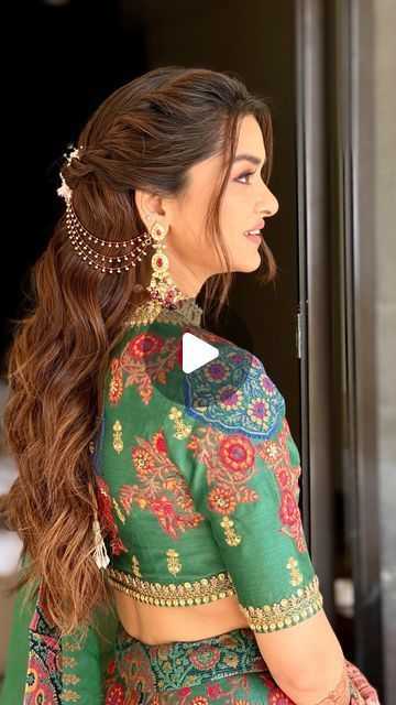 pratiksha NP on Instagram: "Mehndi hair in the making💚   Bride: @vaishthakker  Hair: @hairbypratiksha  Makeup: @nilofermakeup  Outfit: @debyaniandco   #trendinghairstyles #bridalhair #bridesofinstagram #bridesbypratikshaverma #haircreation #hairlove #mehndihairstyle #indianhairstyles #weddinghairstyles #mumbaihairstylist #bridalhairdo #bridesofsouthindia  @wedmegood @weddingsutra @weddingbazaarofficial @thebridesofindia @witty_wedding @wedabout @weddingsutra" Bride Mehndi Outfit, Hairstyles With Indian Outfits, Mehndi Bride Look, Hairstyles For Indian Outfits, Hairstyles For Bride Indian, Mehndi Hairstyles For Bride, Hairstyle For Wedding Indian, Mehndi Look For Bride, Hairstyles For Weddings Indian