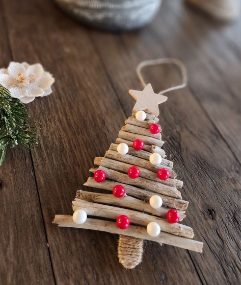 Driftwood Ornaments Christmas, Tree Stick Crafts, Star Made Of Sticks, Driftwood Christmas Tree Ornaments, Stick Christmas Tree Branches, Natural Christmas Tree Ideas Rustic, Stick Tree Ornaments, Popsicle Stick Star, Nature Christmas Tree