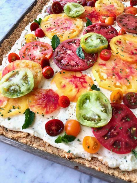 Heirloom Tomato Tart | Quiche My Grits Heirloom Tomato Tart, Southern Tomato Pie, Tomato Tart, Tomato Pie, Tart Baking, Vegetarian Entrees, Heirloom Tomato, Vegetarian Lunch, Party Appetizers