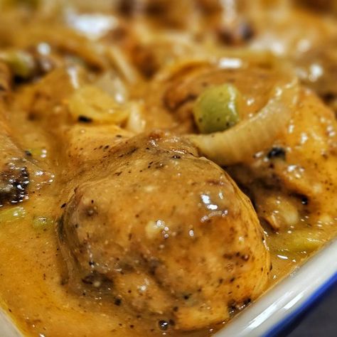 Dairy Free Smothered Chicken, Southern Style Meals, Smothered Chicken Drumsticks Oven Baked, Smothered Chicken Legs In The Crock Pot, Smoother Chicken Southern, Baked Smothered Chicken Wings, Smothered Chicken Wings Crockpot, Smothered Chicken In Oven, Southern Baked Chicken Recipes