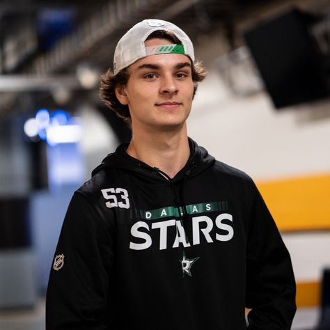 Wyatt Johnston Hockey, Wyatt Johnston, Cute Hockey Boys, Pro Hockey Players, Ok Corral, Connor Bedard, Bad Men, Dallas Stars Hockey, Man In Uniform