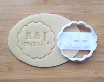 Table Favours, Anniversary Cookies, Date Cookies, Machine 3d, Wedding Cookie, Bridal Shower Cookies, 3d Printing Diy, Personalized Cookies, Diy Brides