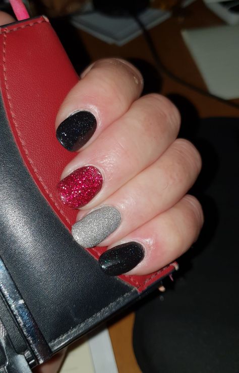 Black And Red Glitter Nails, Black Red And Silver Nails, Red And Silver Nails, Fall Toe Nails, Nail Desi, Nail Design Video, Black Magic Spells, Gel Powder, Nail Colors Winter