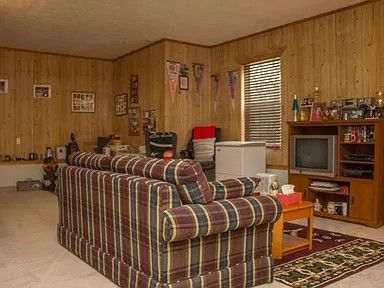 90s Furniture Living Rooms, 90s House Living Room, 1980s House Aesthetic, Old 70s House, That 70s Show Basement, Midwest Living Room, Grandma House Core, 80s Suburban Aesthetic, 2000s Living Room Aesthetic