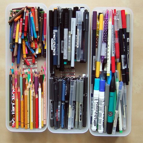 love pen and pencils! (Geninne's studio) Stationary Art, Stationary Supplies, Study Stationery, Study Organization, Pen Collection, Stationary School, Cute Stationary, Cute School Supplies, Stationery Organization