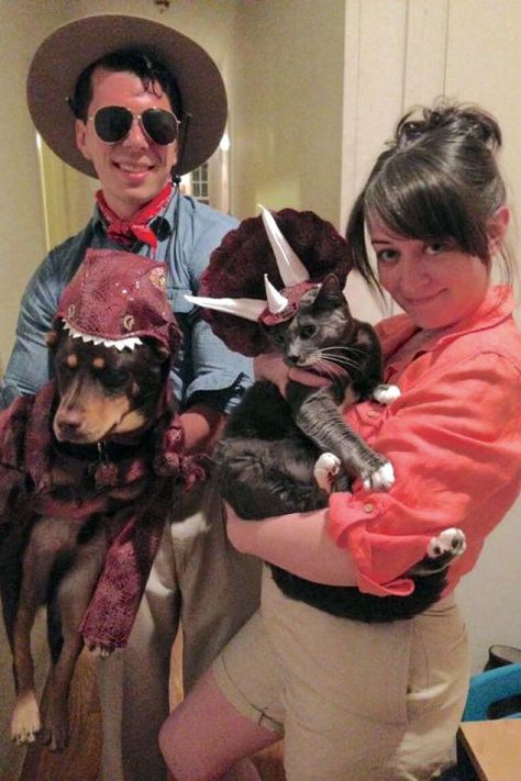 Jurassic Park: The more pets, the merrier! Throw back to the original Jurassic Park by dressing up as Grant and Ellie, while getting your dog and/or cat in on the fun with — what else? — dinosaur costumes. Click through for more clever group costume ideas for families and friends! Easy Family Halloween Costumes, Golden Girls Costumes, Group Costume Ideas, Halloween Costume Couple, Best Group Halloween Costumes, Halloween Costumes For Family, Being A Friend, Popular Costumes, Jurrasic Park