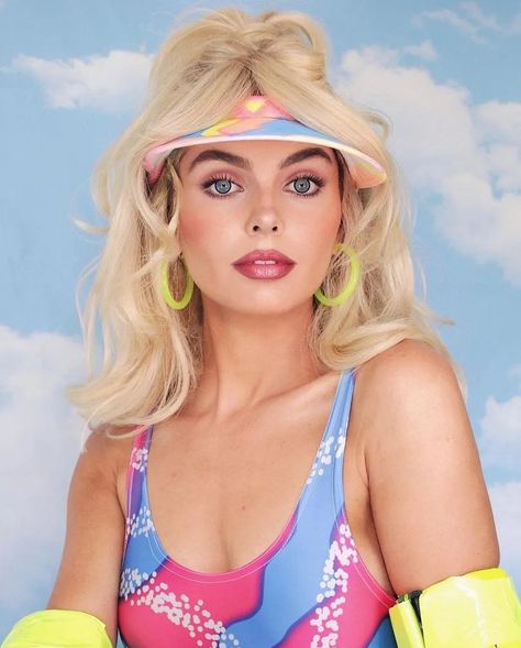 Ken And Barbie Costume, 90s Workout Outfit, Brown Lipliner, Margot Robbie Makeup, Barbie Movie Outfits, Cola Lips, Margot Robbie Outfit, Movie Outfits, Lip Trends