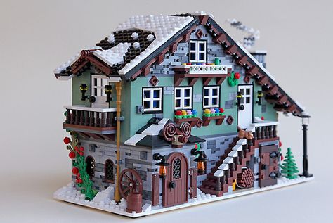 Winter Chalet (by sdrnet) Lego Hacks, Lego Christmas Village, Lego Winter Village, Winter Chalet, Lego House Ideas, Lego Poster, Lego Village, Lego Winter, Instructions Lego