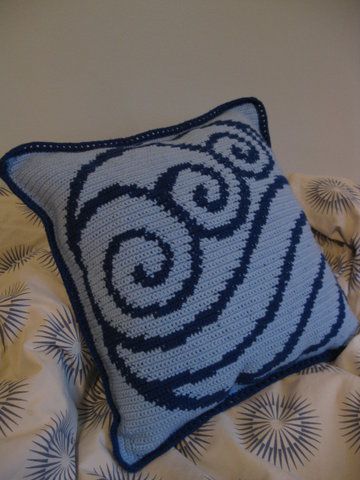 Waterbending pillow from Avatar: The Last Airbender. I already have Air and half of Fire that I'm making into a blanket, but if I get bored, now there are possible pillows! Avatar Crochet, Pillow Beds, Crochet Granny Square Afghan, Nerd Crafts, Crochet Shoes Pattern, Blanket Design, Pillow Blanket, Geek Crafts, Crochet Pillows