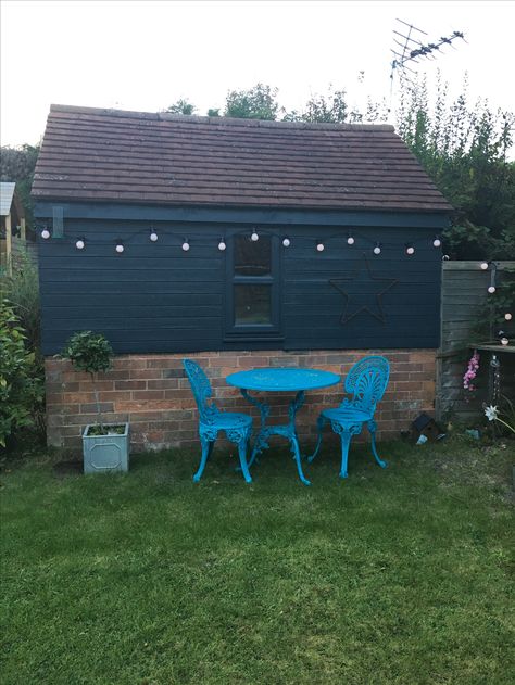 Up cycled shed. Urban slate Cuprinol Yellow Shed, Shed Colors, Bamboo Garden Fences, Blue Shed, Lattice Garden, Cuprinol Garden Shades, Fenced Vegetable Garden, Shed Garden, Shed Makeover