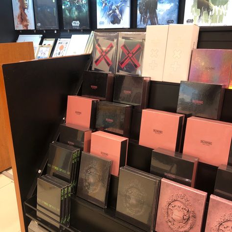 Kpop Album Store Aesthetic, Kpop Shop Aesthetic, Blackpink Album Aesthetic, Album Blackpink, Blackpink Album, Kpop Store, Merch Kpop, Kpop Album, Kpop Albums