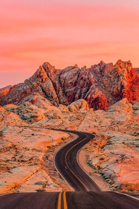 Looking for a local USA escape? From the lights of Las Vegas to national parks, Hand Luggage Only shares the top places to go while visiting Nevada. Arabic Wallpaper, Epic Wallpaper, Valley Of Fire State Park, Nevada Travel, Valley Of Fire, Room Pictures, Hand Luggage, Home Inspiration, Nature Backgrounds